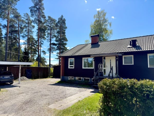 Lekplatsvägen 11